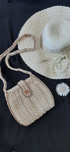 Borsa tracolla all - a, all'uncinetto